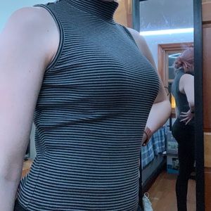 Sleeveless ribbed turtleneck
